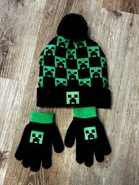 Minecraft creeker set of knit gloves and winter hat